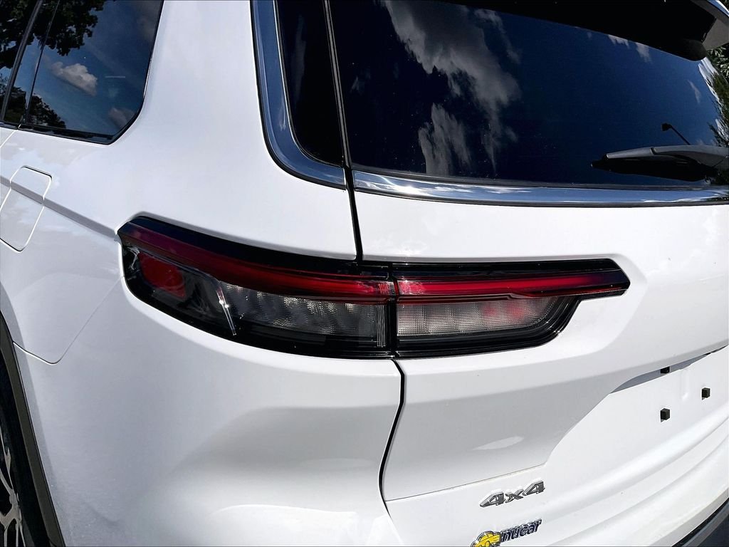 Used 2023 Bright White Clearcoat Jeep Limited image 33