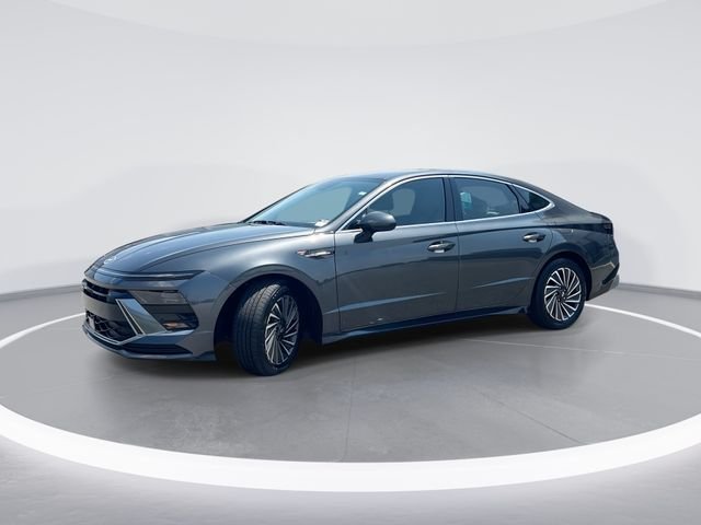 Certified Used 2025 Gray Hyundai SEL image 1