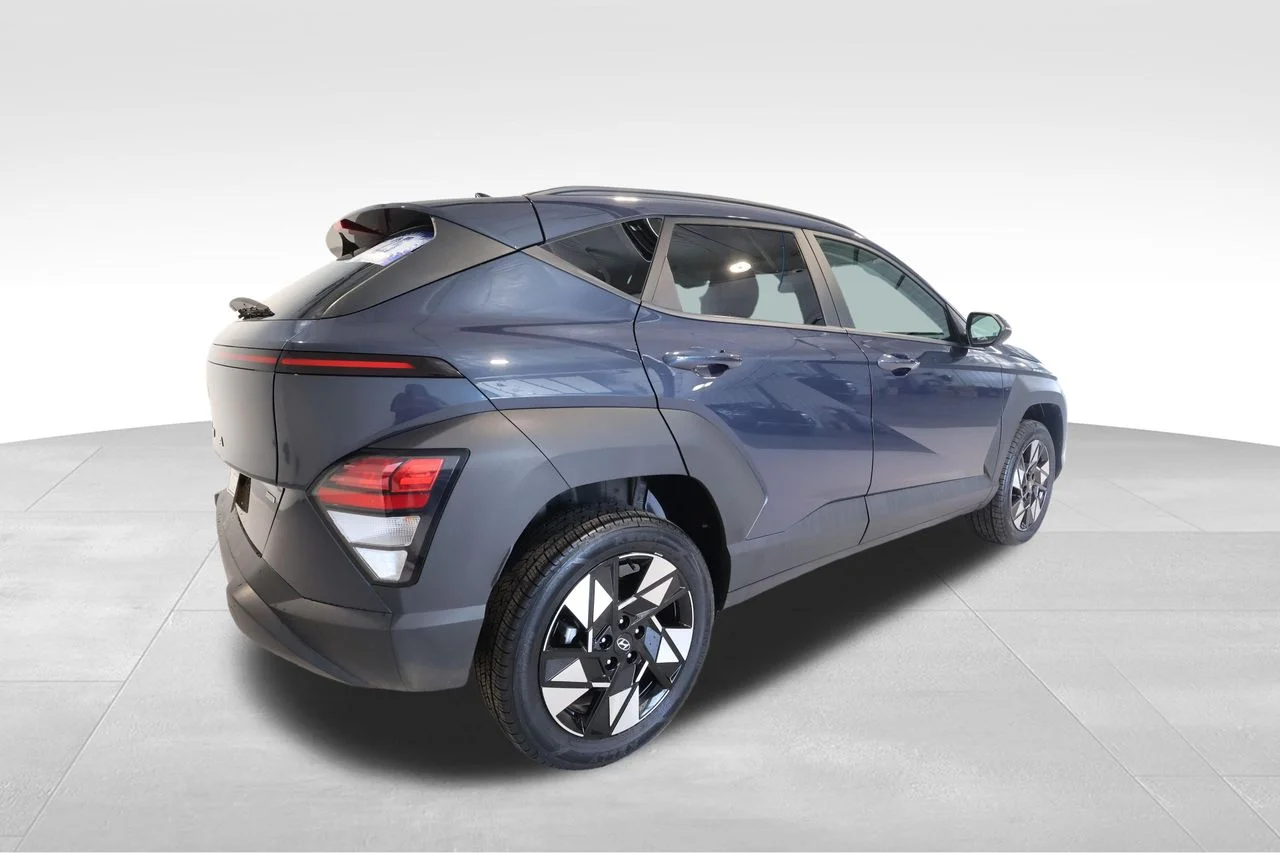 Used 2025 Blue Hyundai SEL image 4