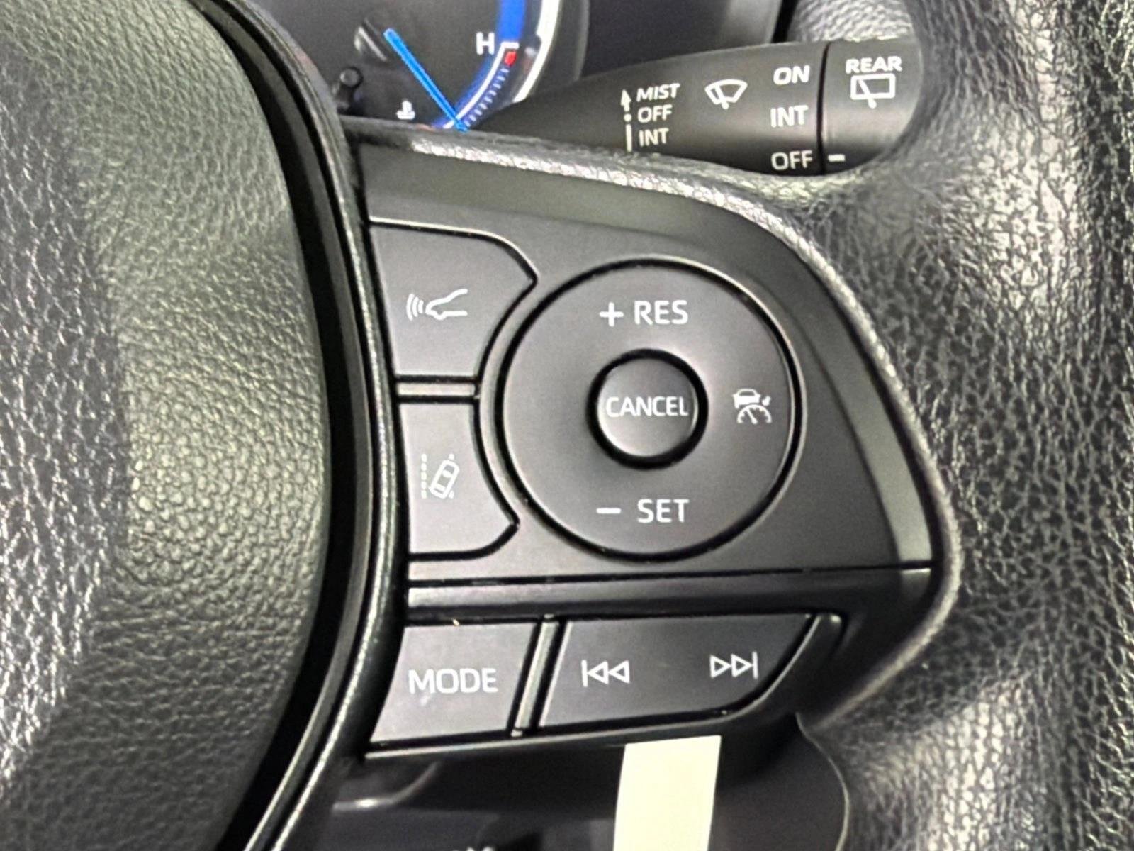 Used 2025  Toyota Hybrid LE image 25