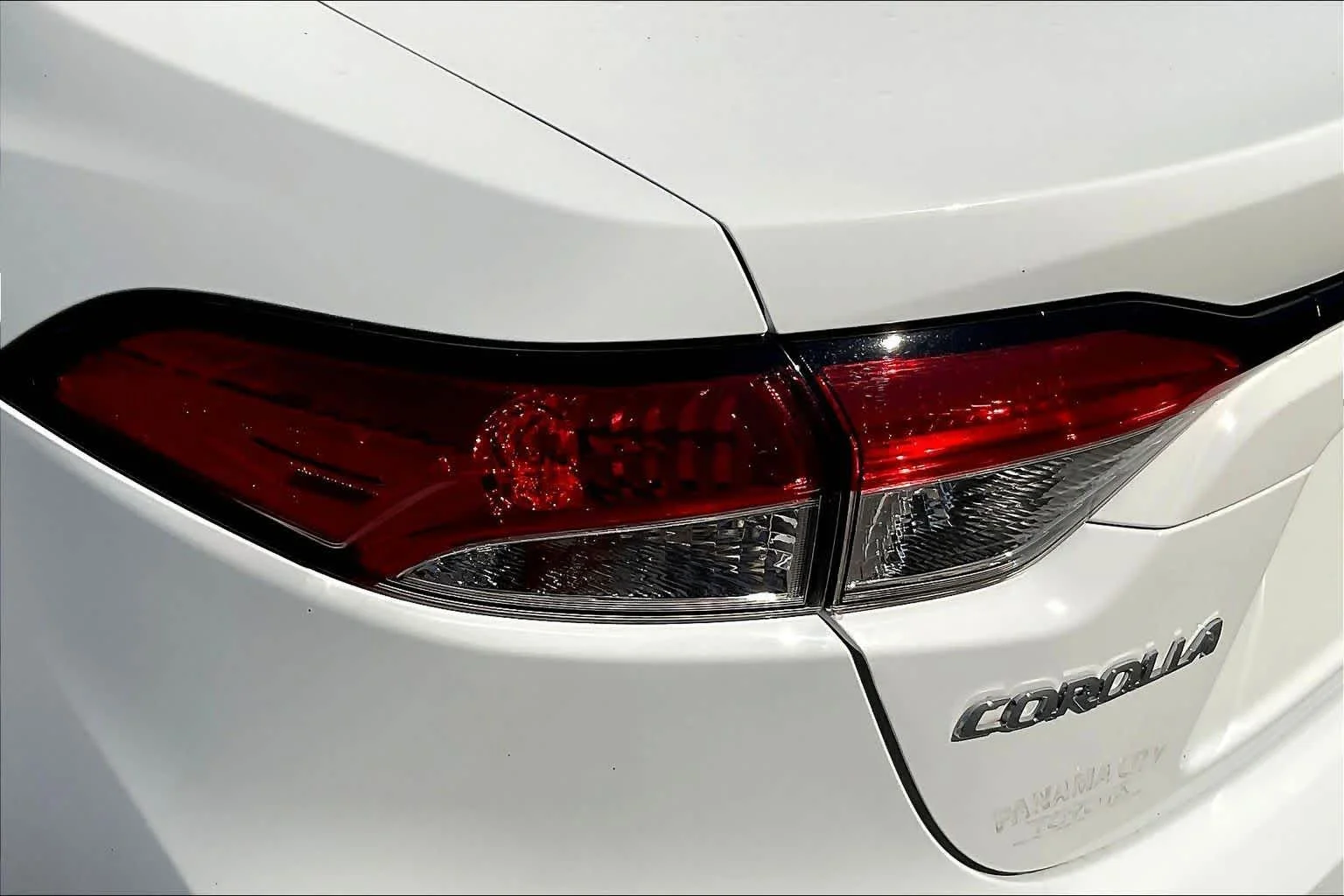 Used 2024 Ice Cap Toyota LE image 28