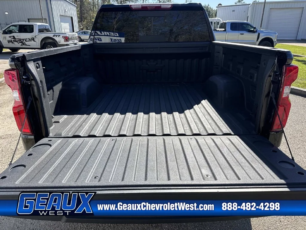 Used 2025 Black Chevrolet High Country image 16
