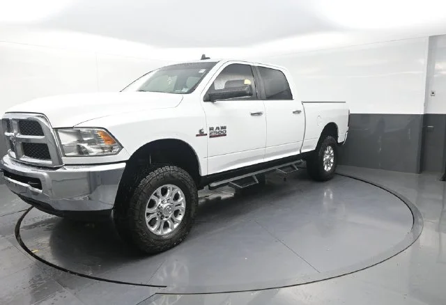 Used 2016 White Ram SLT image 3