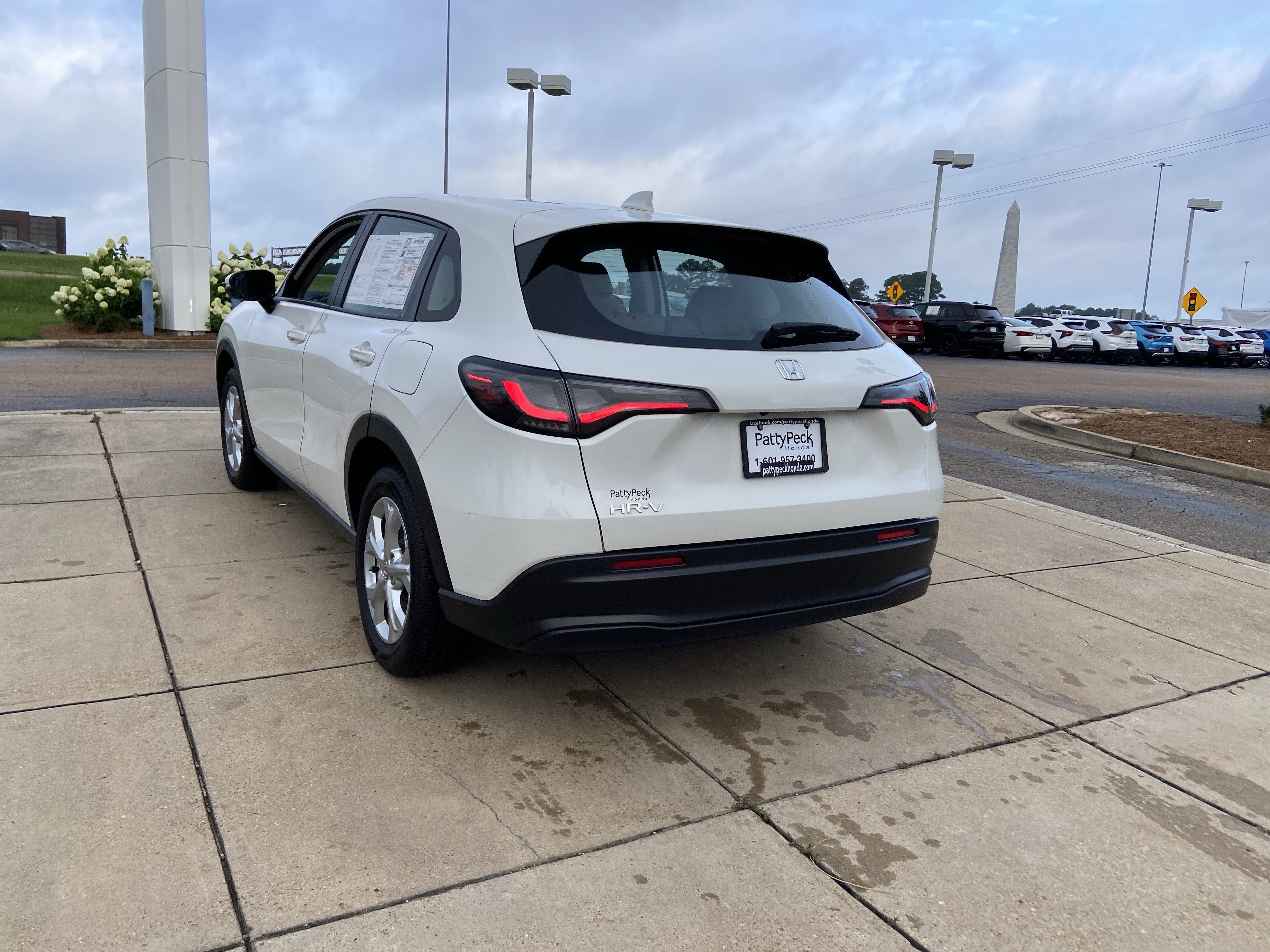 Used 2025 Platinum White Pearl Honda LX image 9