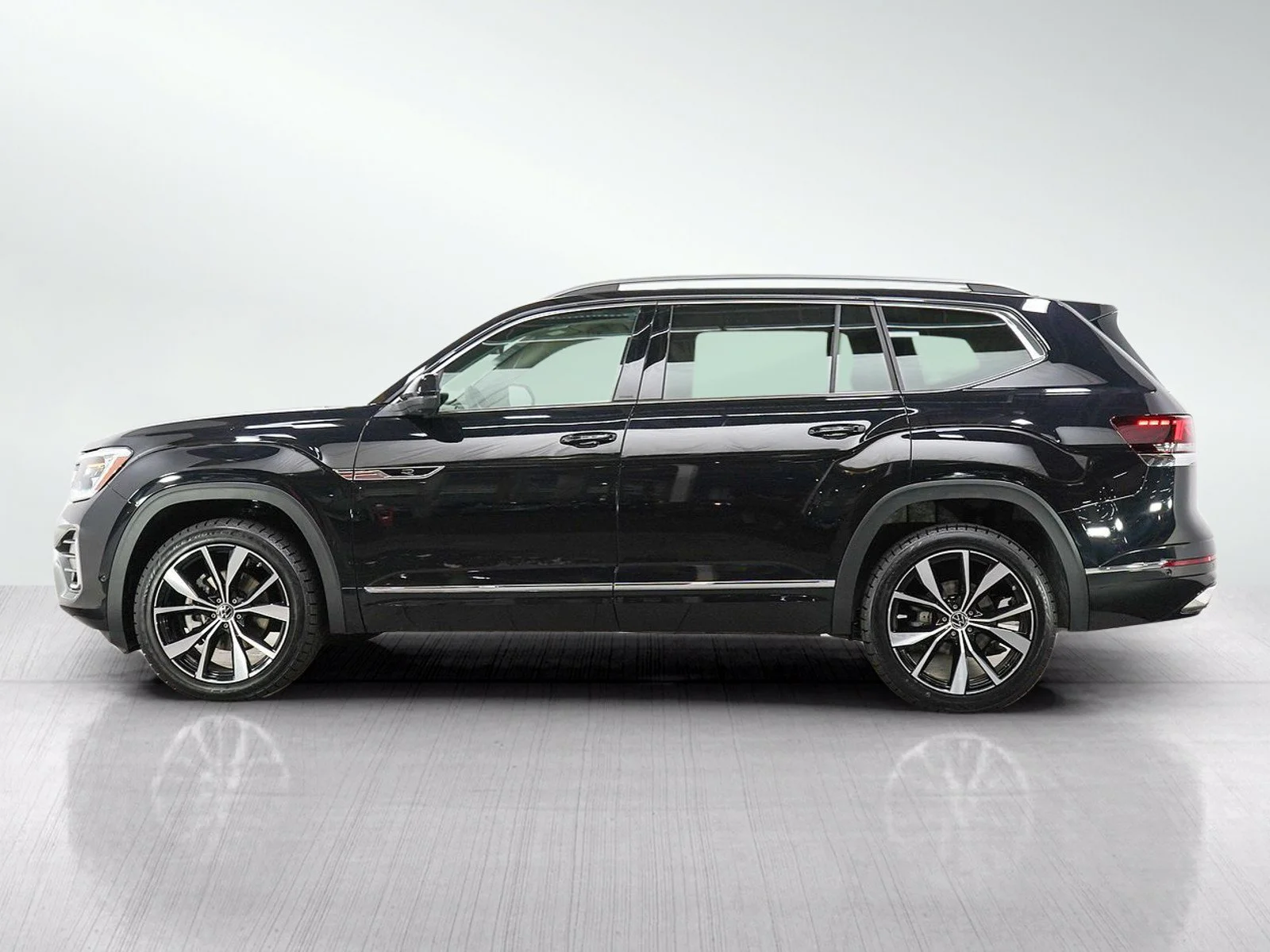 Used 2024 Volkswagen Atlas Execline with VIN 1V2FR2CAXRC614127 for sale in White Bear Lake, Minnesota