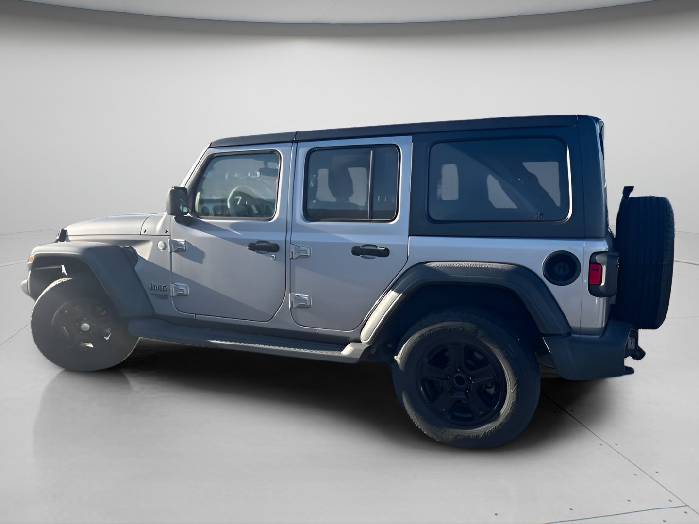 Used 2018 Billet Silver Metallic Clearcoat Jeep Unlimited Sport S image 8