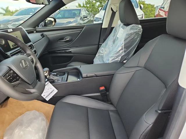 2025 Lexus ES 350 - Photo 11