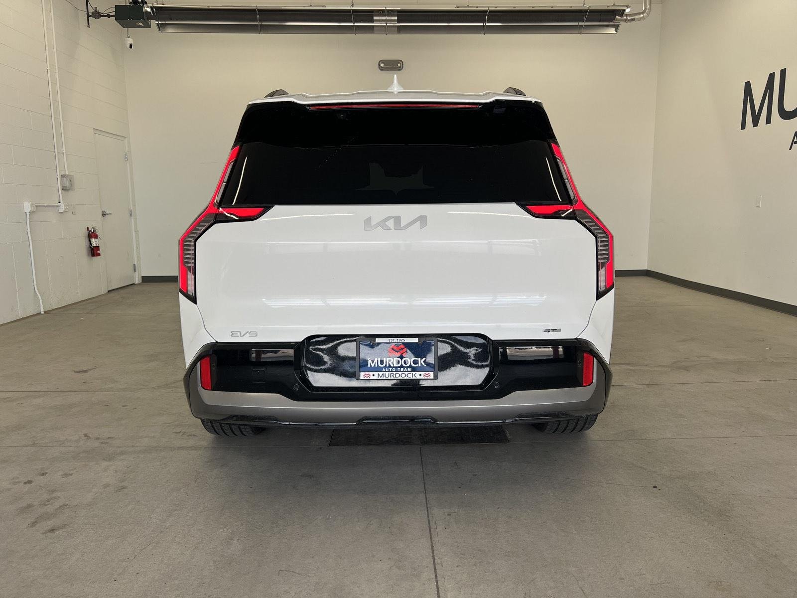 Used 2024 Snow White Pearl Kia GT-Line image 3