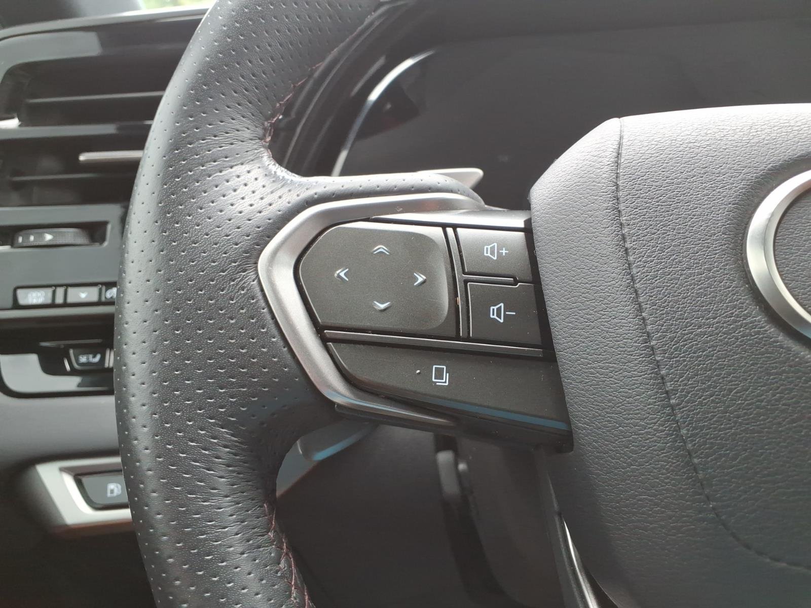 Used 2024 Ultra White Lexus F SPORT Handling image 26