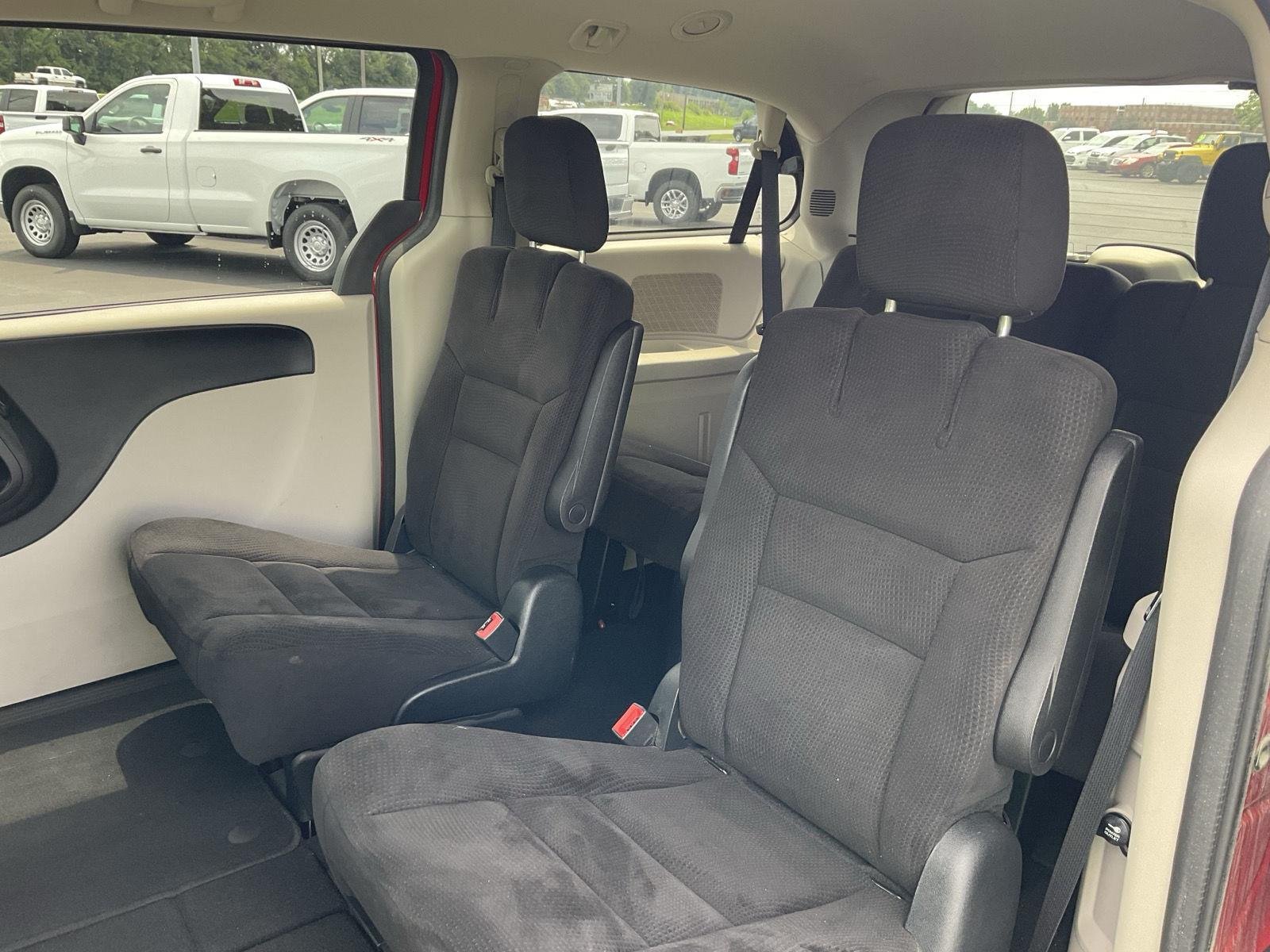 Used 2014 Redline 2 Coat Pearl Dodge SE image 11