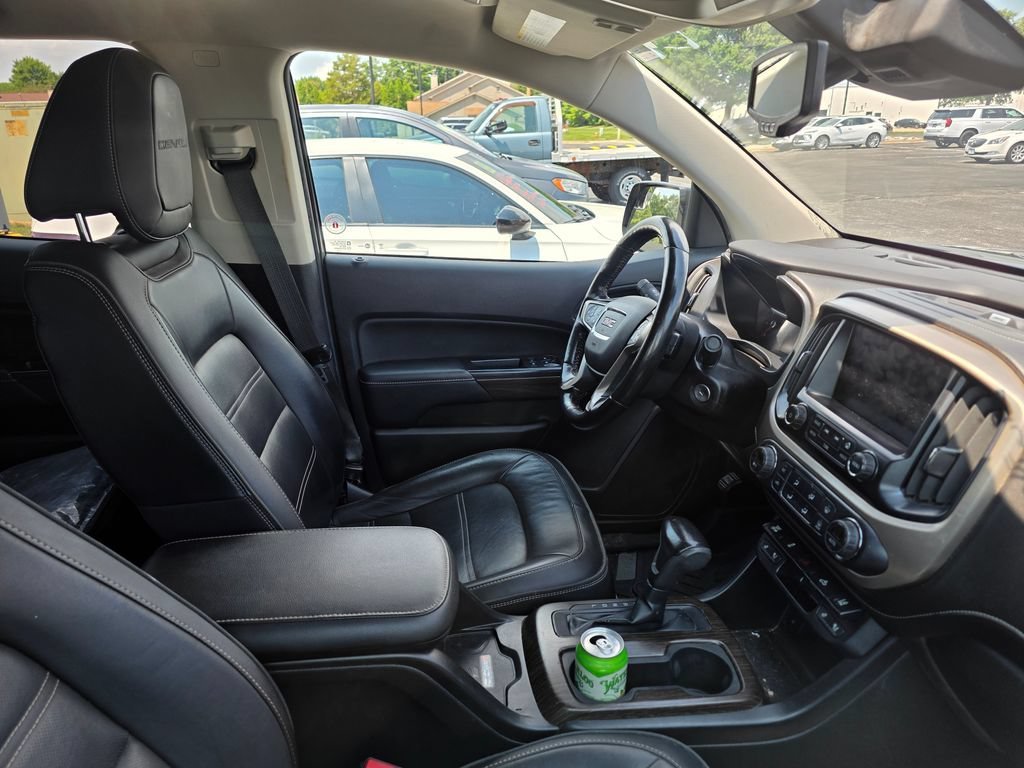 Used 2017 Onyx Black GMC 4WD Denali image 5