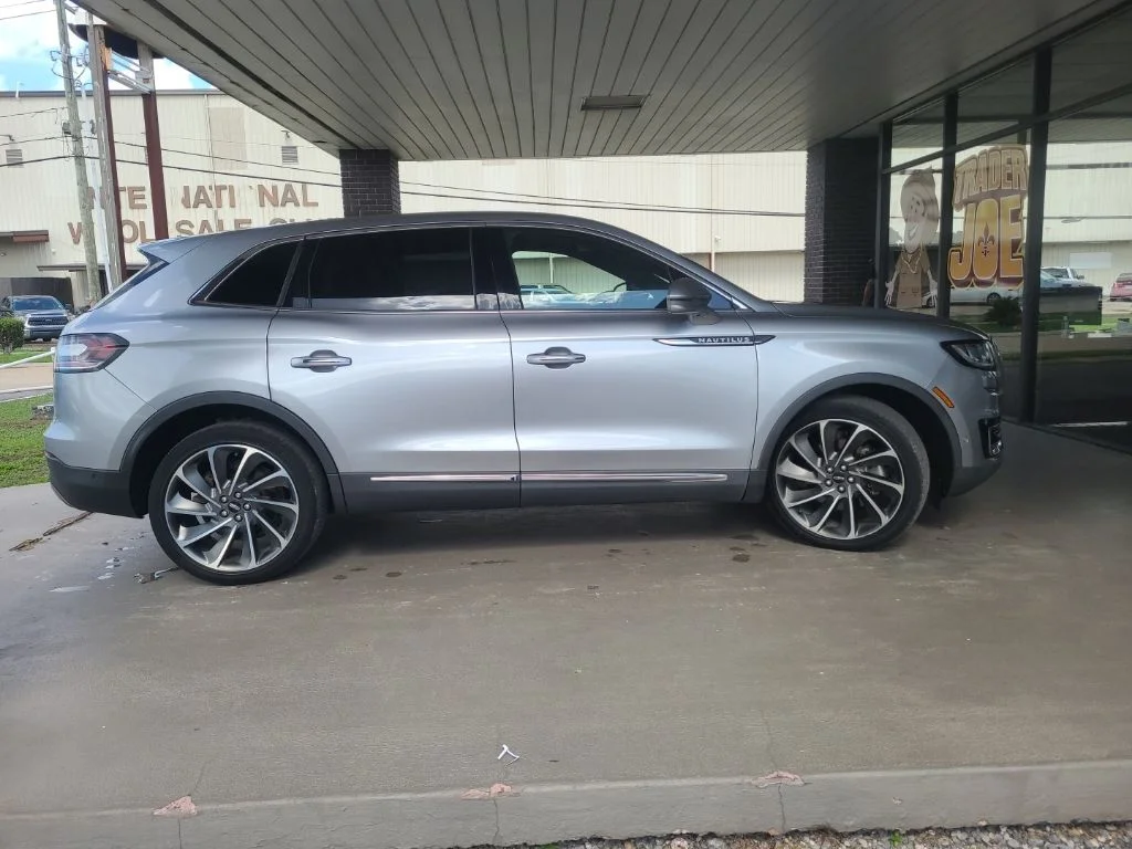 Used 2020 Silver Lincoln Reserve image 6