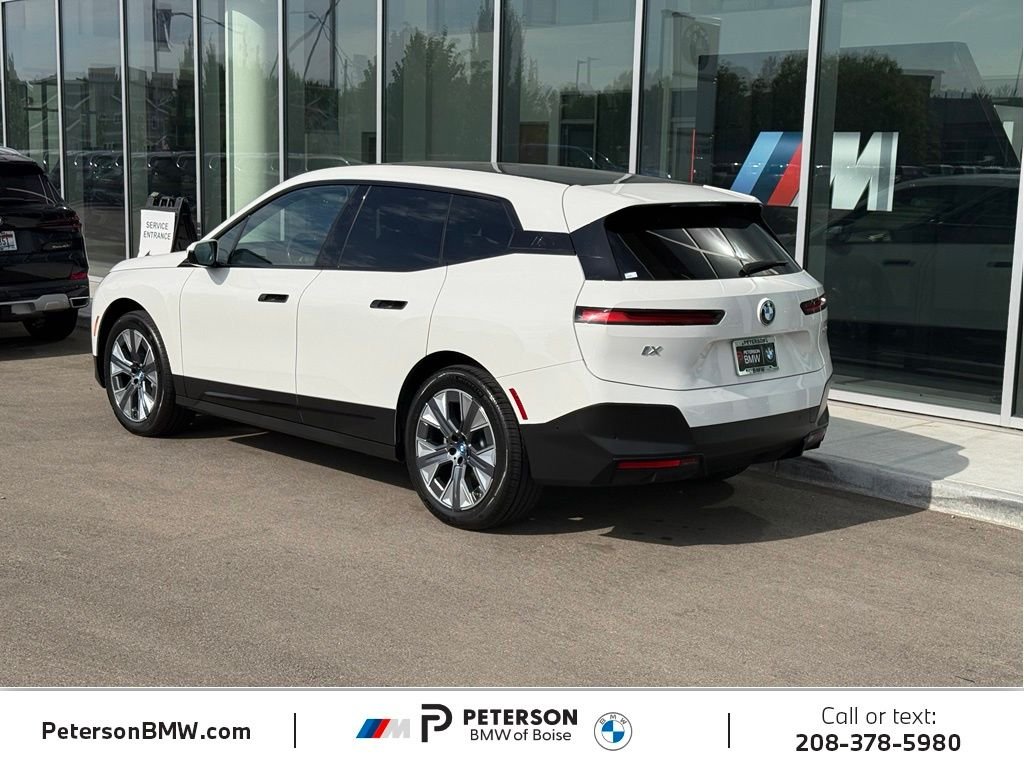 Used 2024 White BMW xDrive50 image 3