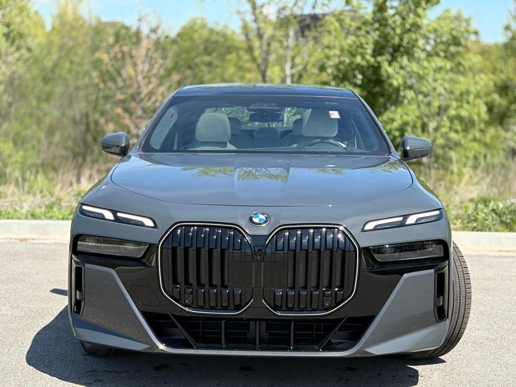 New 2025 Dravit Grey Metallic BMW 760i xDrive image 2