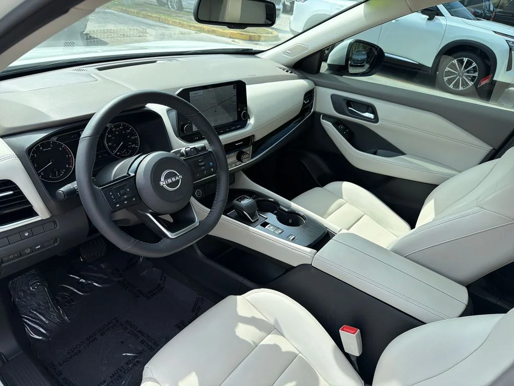 Used 2023 White Nissan SL image 14