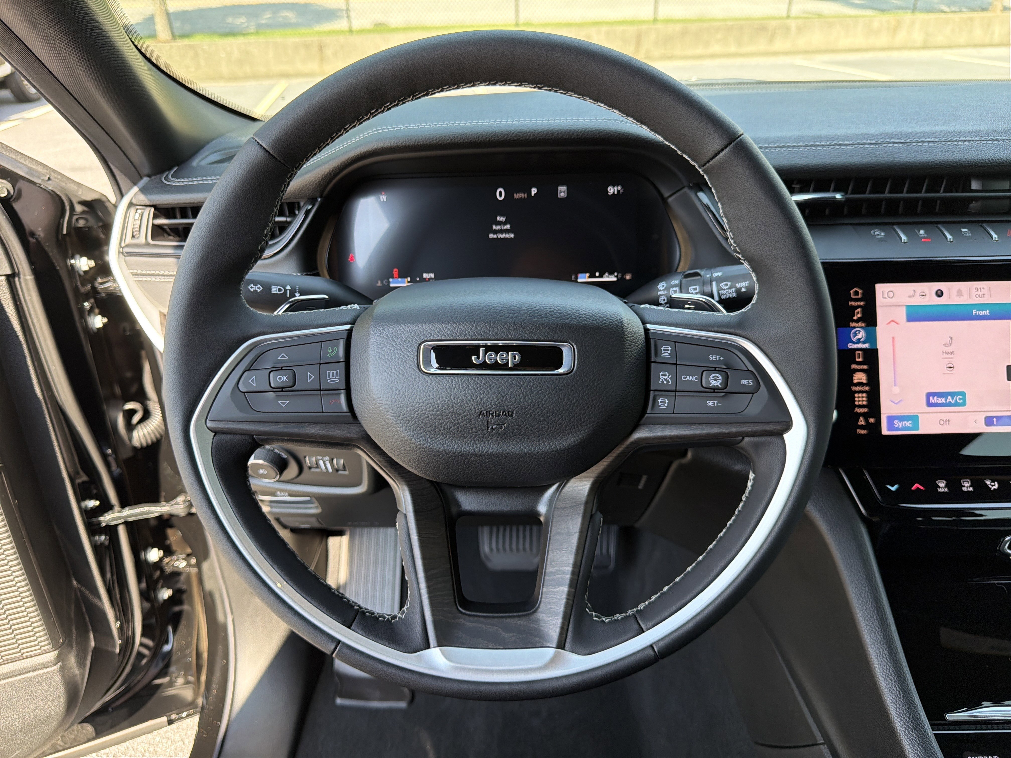 New 2026 Diamond Black Crystal Pearlcoat Jeep Limited image 29