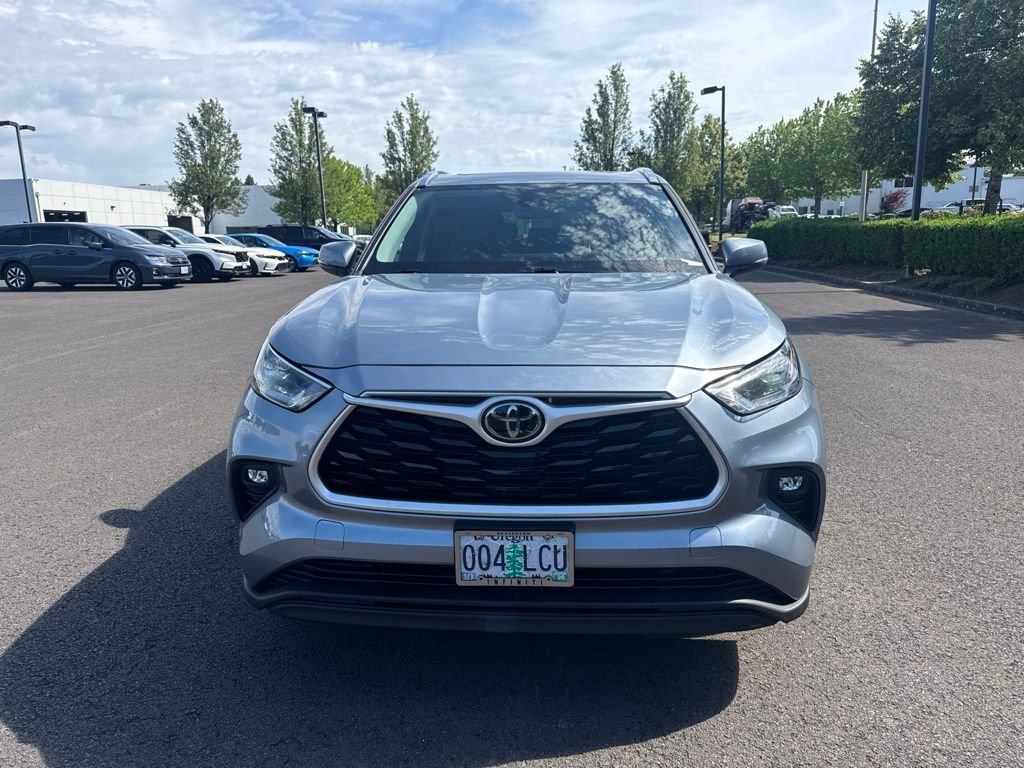 Used 2021 Moon Dust Toyota XLE image 2