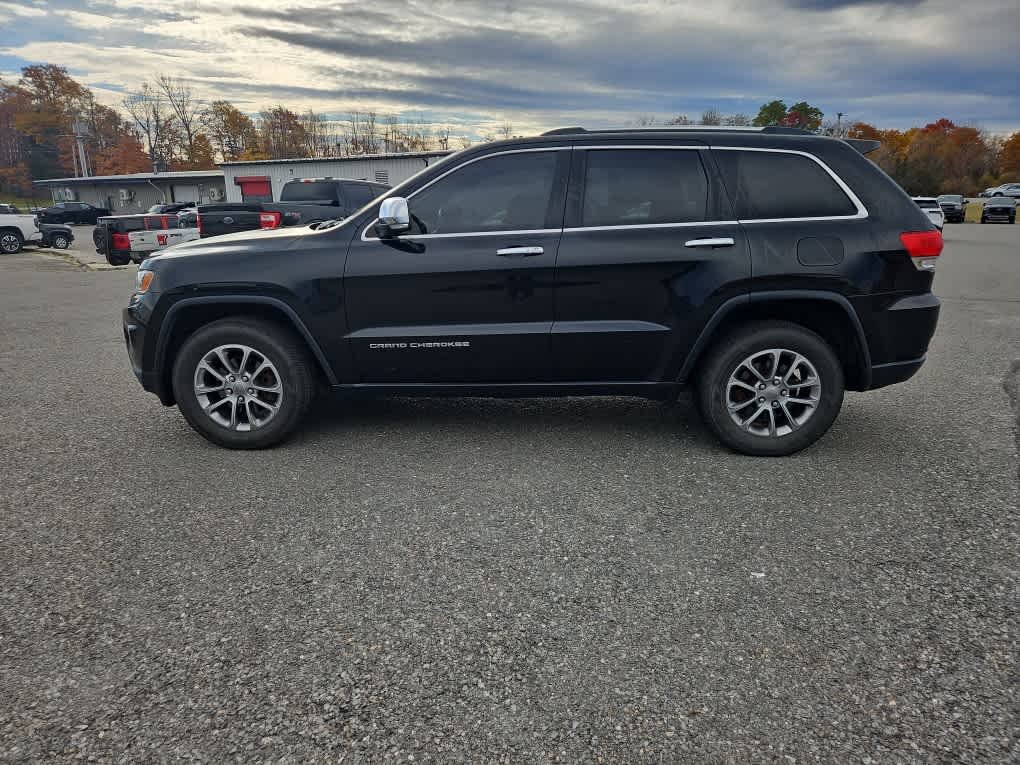 Used 2015 Brilliant Black Crystal Pearlcoat Jeep Limited image 3