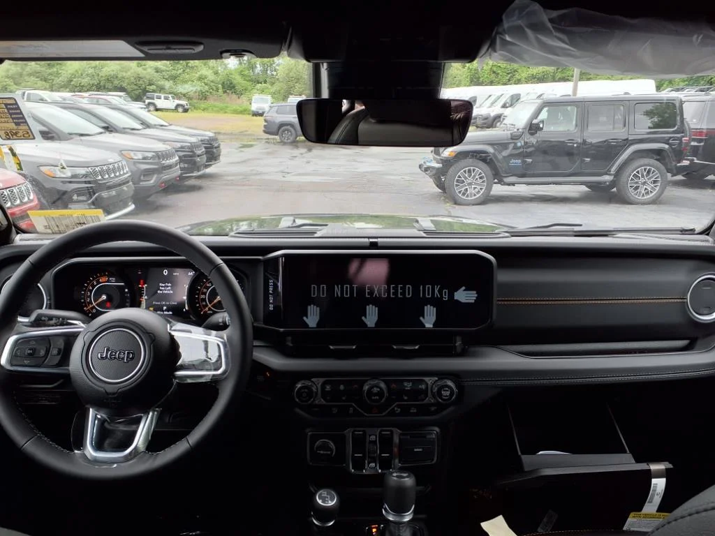 2025 Jeep Wrangler 4-Door Sahara - Photo 10