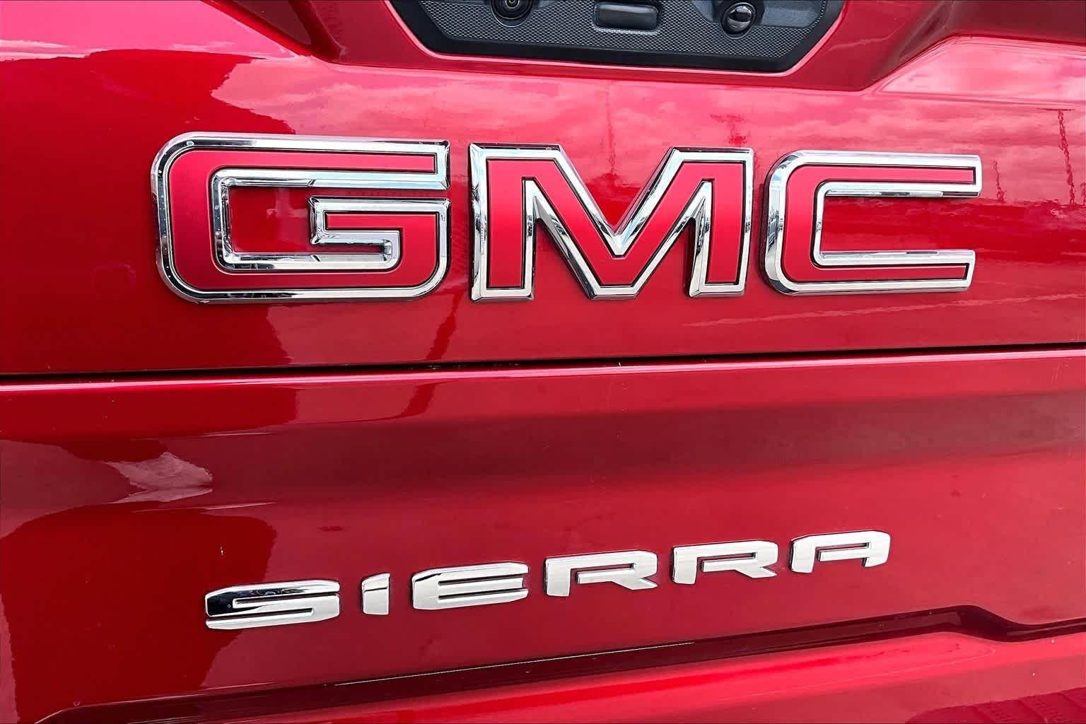 Used 2025 Volcanic Red Tintcoat GMC AT4 image 31
