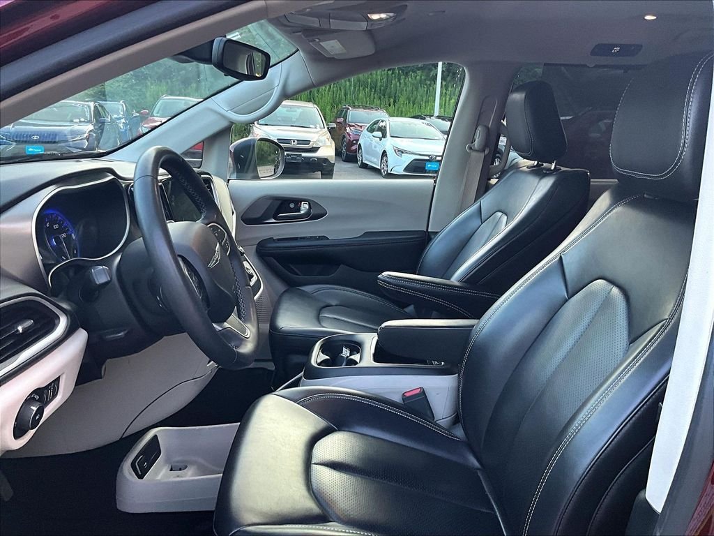 Used 2023 Red Chrysler Touring L image 4