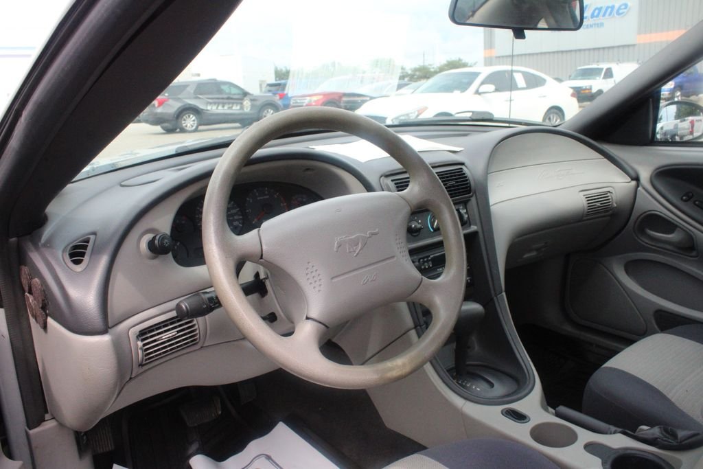 Used 2003 Silver Ford V6 image 2