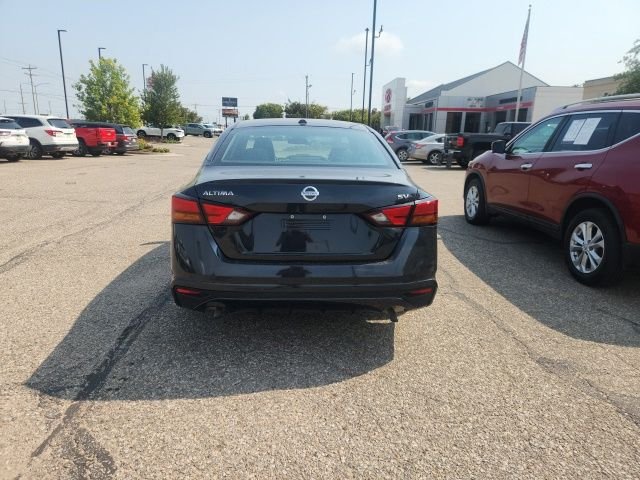 Used 2022 Blue Nissan 2.5 SV image 2