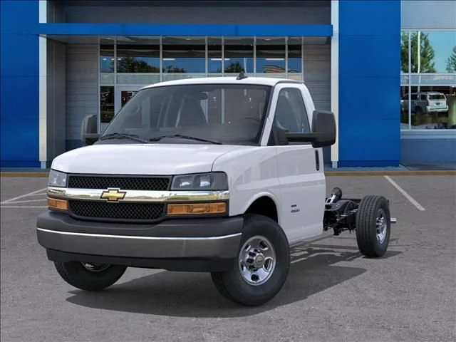 New 2025 Summit White Chevrolet 1WT image 6