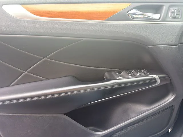 Used 2019 Gray Lincoln Reserve image 30