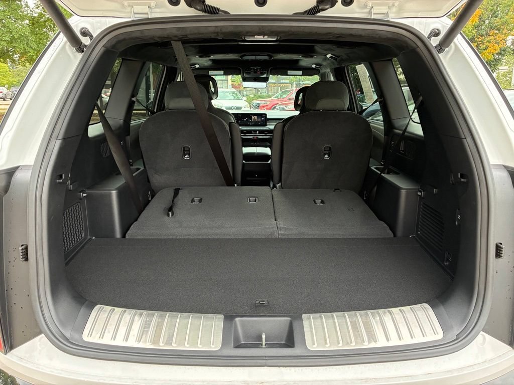 Used 2027 White Kia X-Line SX Prestige image 35