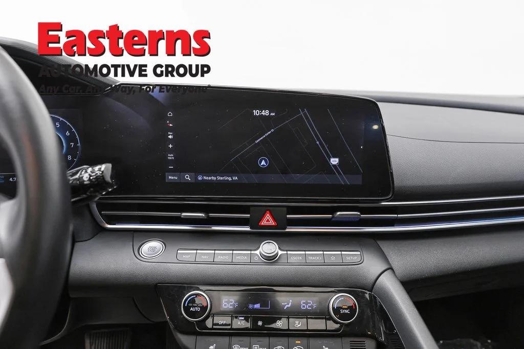 Used 2025 Red Hyundai SEL Convenience image 12