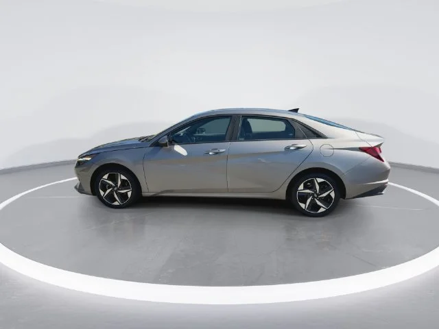 Used 2023 Silver Hyundai SEL image 5