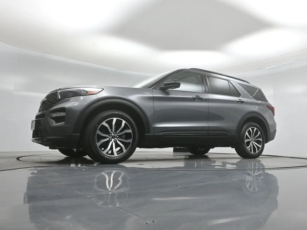 Certified Used 2022 Gray Ford ST-Line image 47