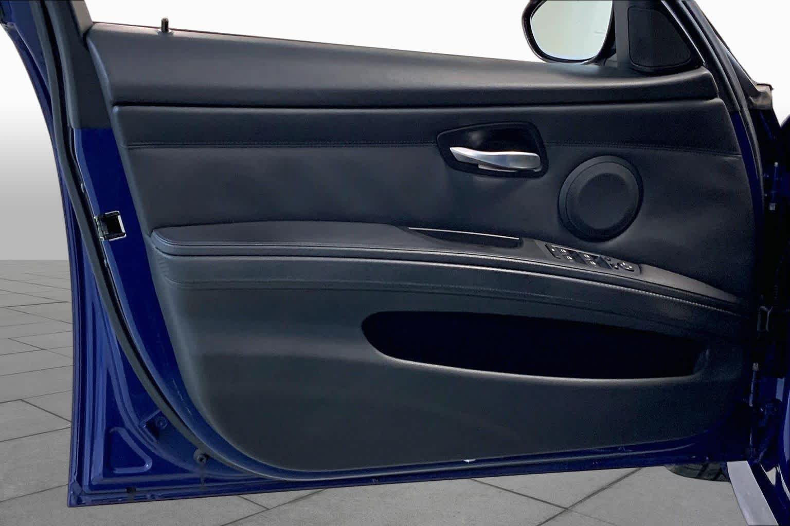 Used 2009 Interlagos Blue Metallic BMW  image 21