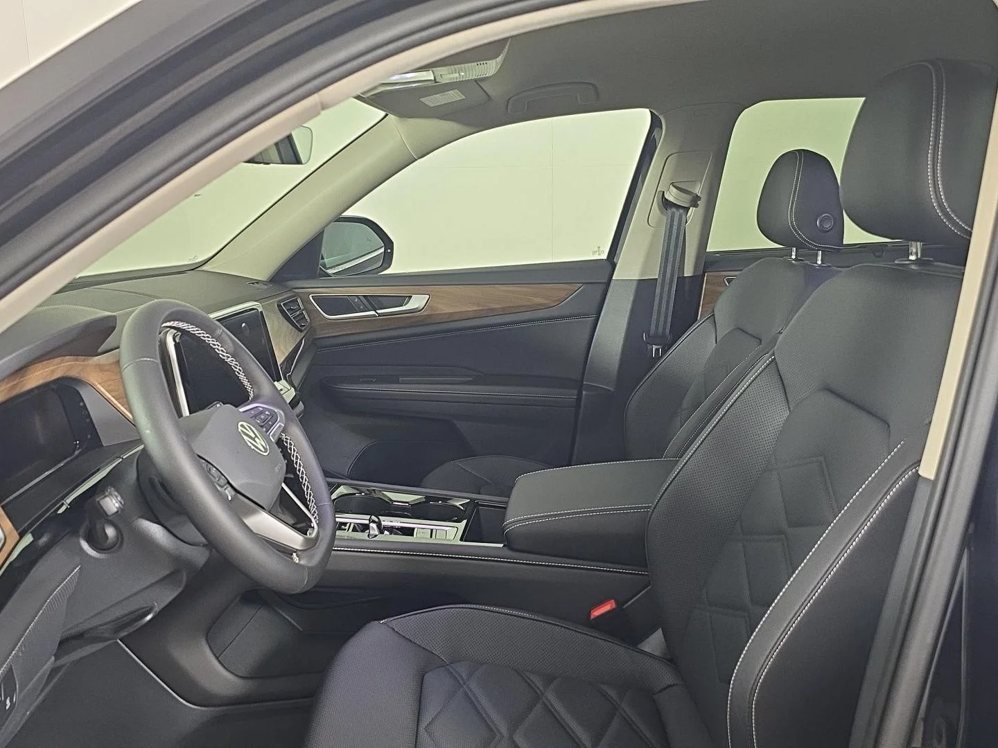 New 2026 Deep Black Pearl Volkswagen 2.0T SE w/Technology image 5