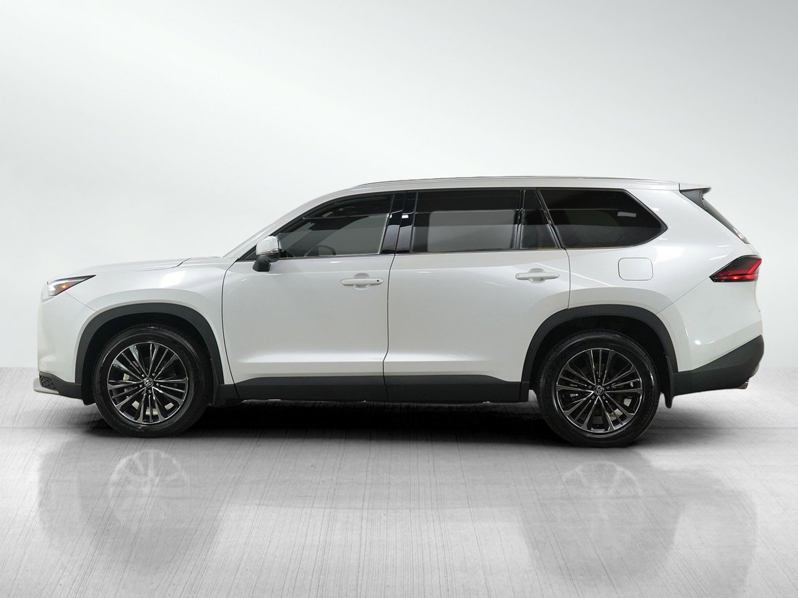 Used 2025 Toyota Grand Highlander Platinum with VIN 5TDADAB50SS014777 for sale in Burnsville, Minnesota