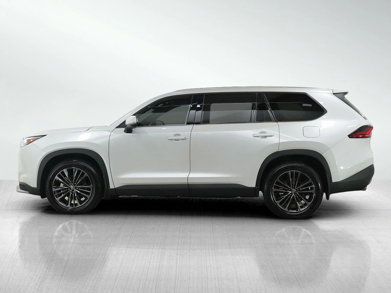 Used 2025 Toyota Grand Highlander Platinum with VIN 5TDADAB50SS014777 for sale in Burnsville, Minnesota