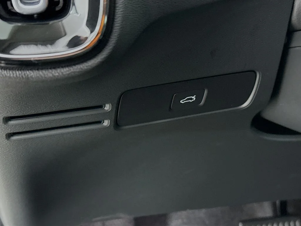 2026 Volvo XC40 Plus - Photo 11