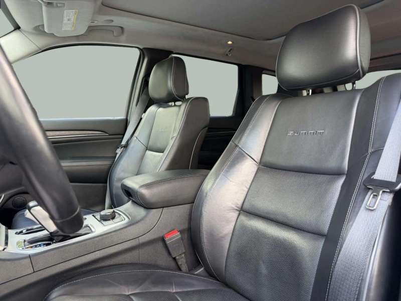 Used 2019 Black Jeep Summit image 20