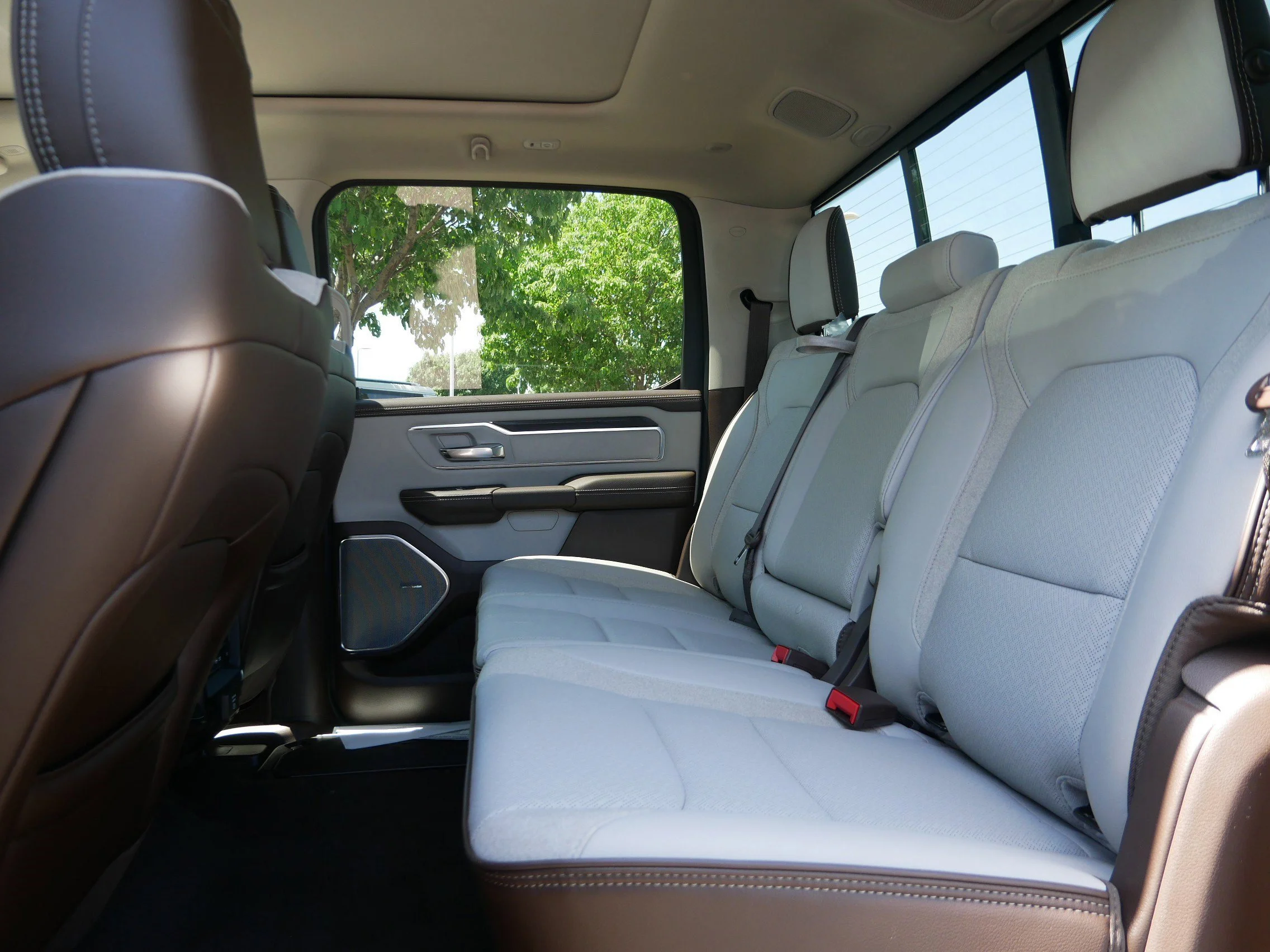 New 2026 Serrano-Green Metallic Exterior Paint RAM Laramie image 10