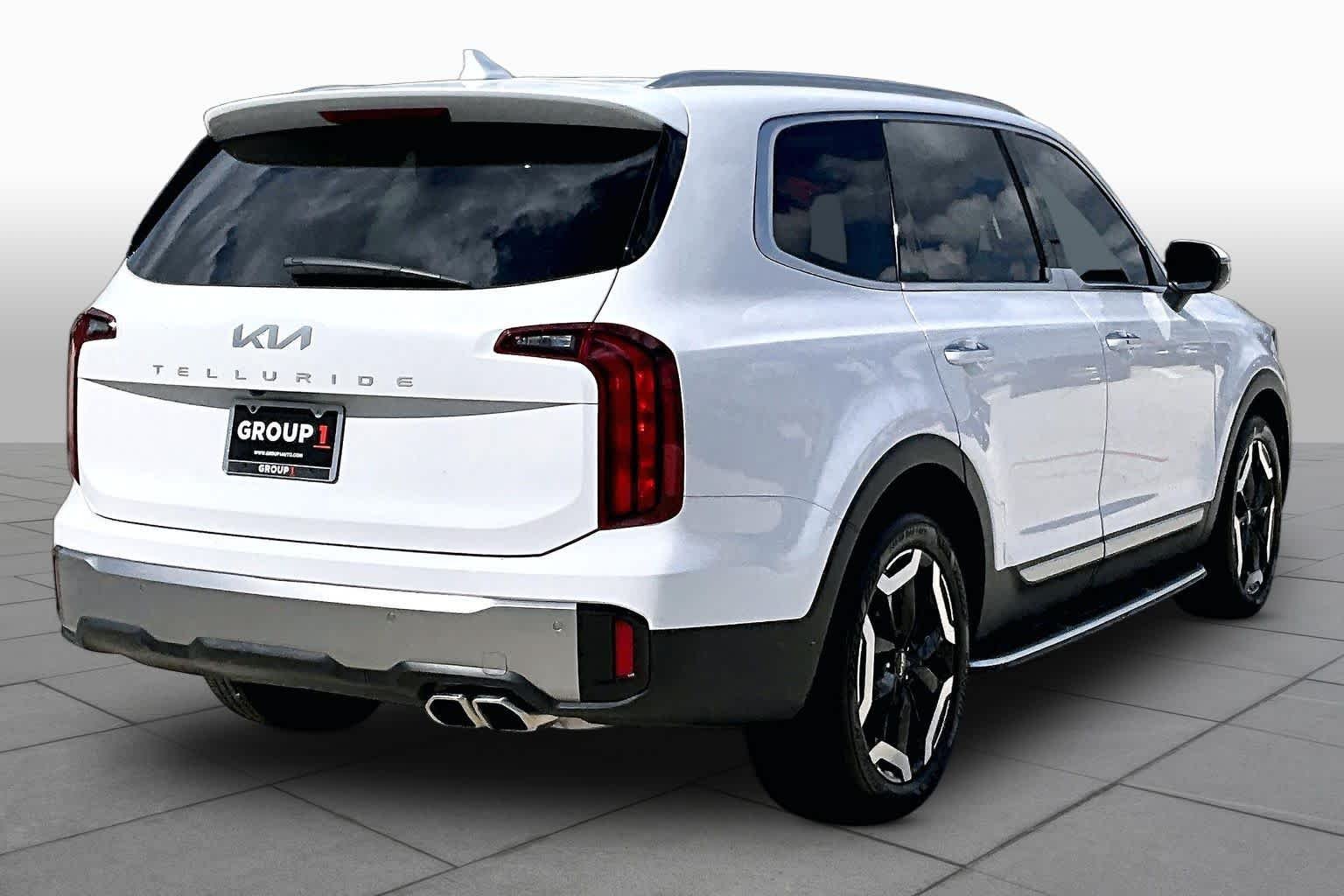 Used 2025 Glacial White Pearl Kia S image 12