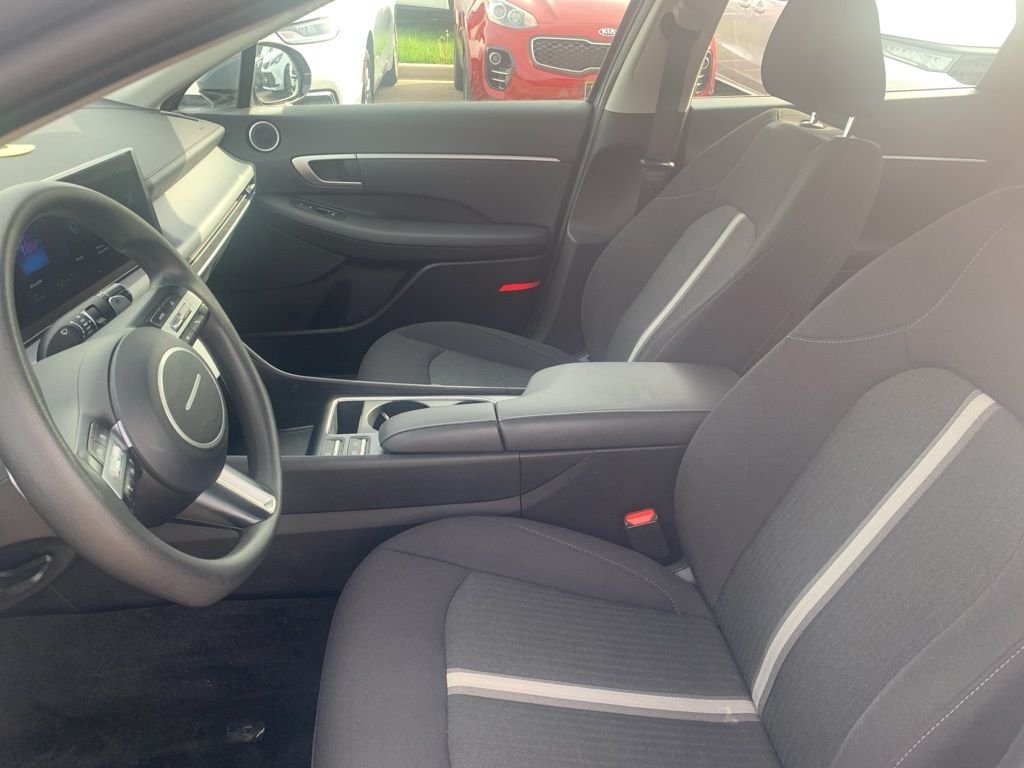 Certified Used 2025 Blue Hyundai SEL image 13