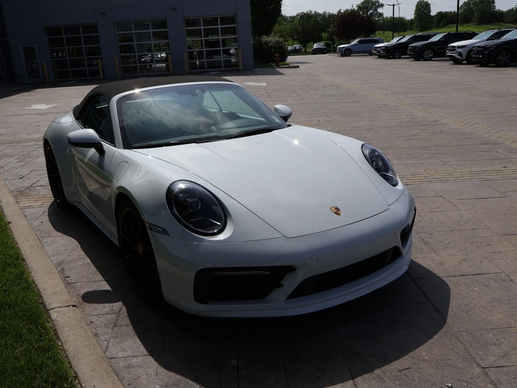 2020 Porsche 911 Carrera 4S Cabriolet's photo