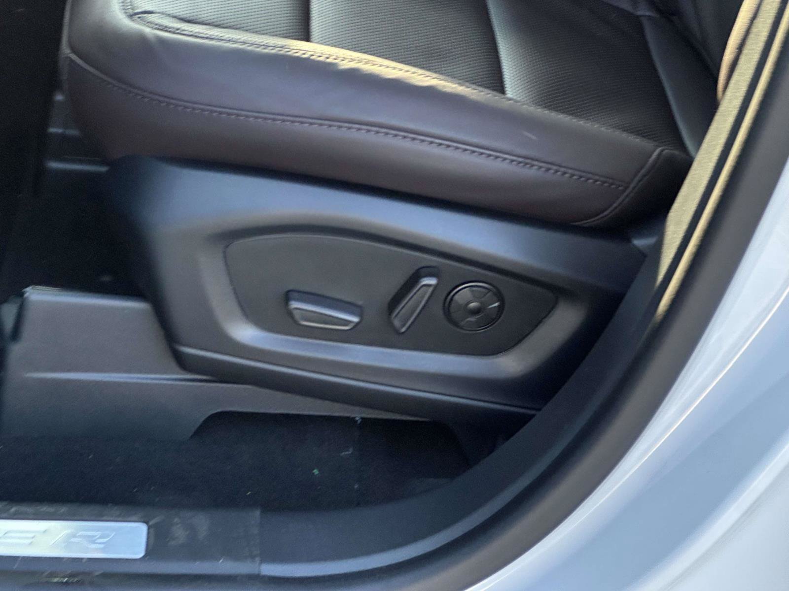 2026 Ford Explorer Platinum - Photo 14