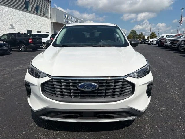 Used 2023 Star White Metallic Tri-Coat Ford Active image 2