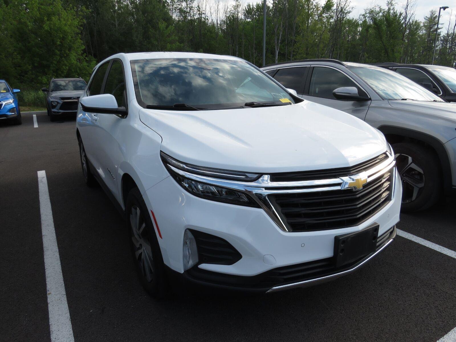 Used 2024 SUMMIT WHITE Chevrolet  image 2