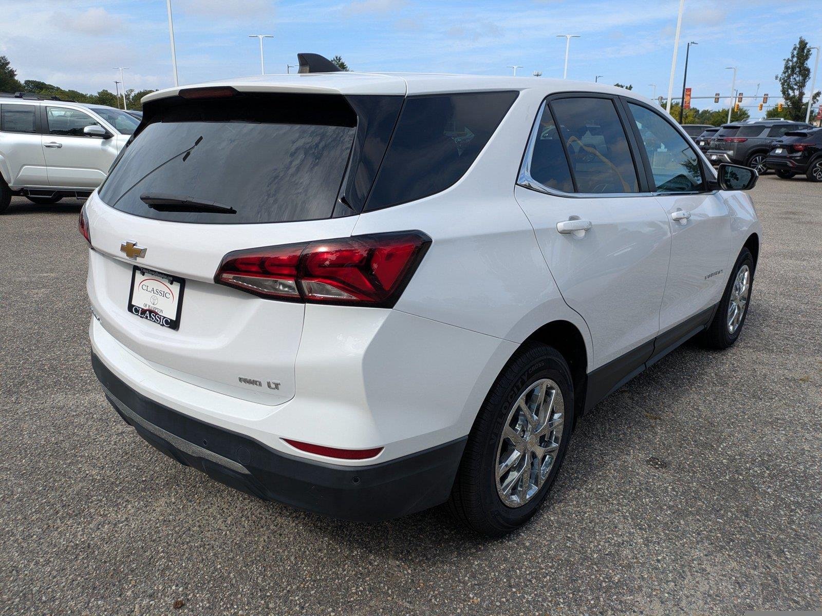 Used 2022 Summit White Chevrolet LT image 4