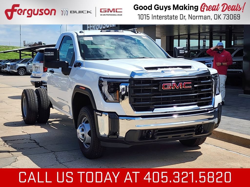 2026 GMC Sierra 4WD Regular Cab Chassis LWB Pro's photo