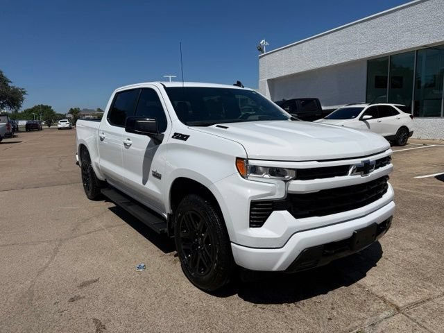 Used 2024 Summit White Chevrolet RST image 1