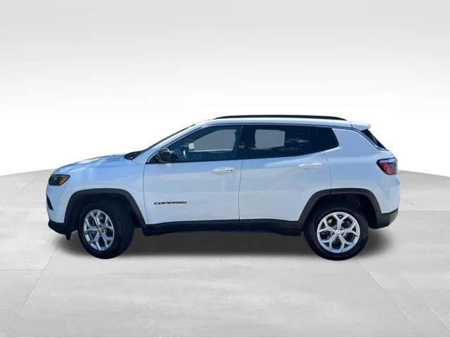 Used 2024 White Jeep Latitude image 6